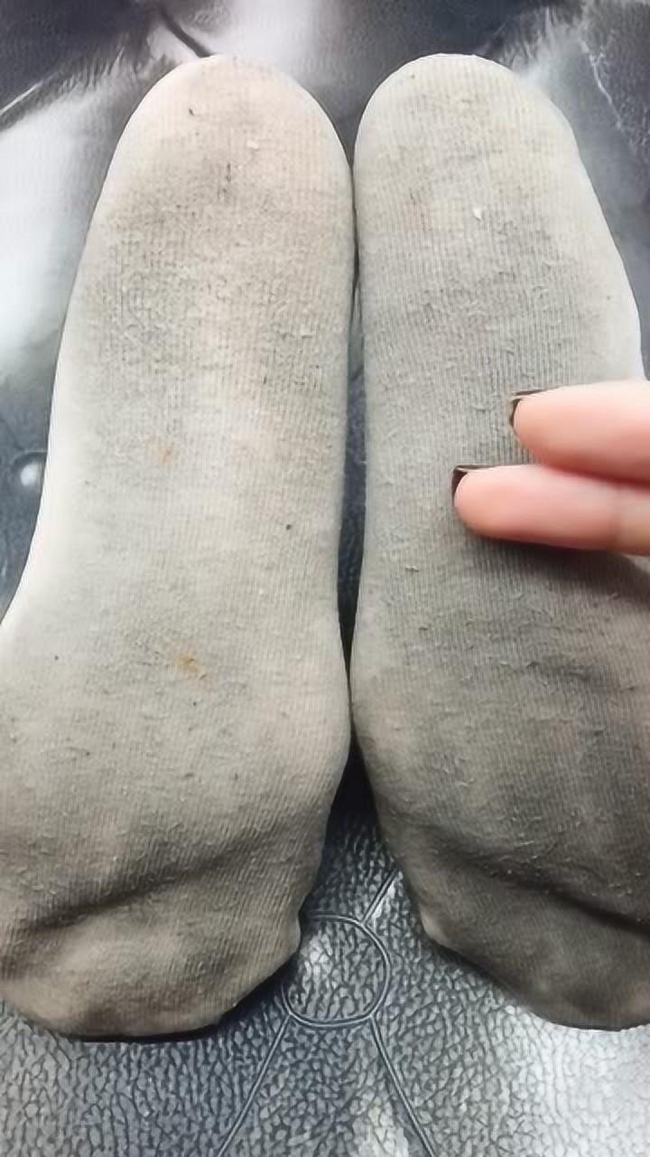 白袜子穿脏后,这样洗焕然一新,天天穿洗袜