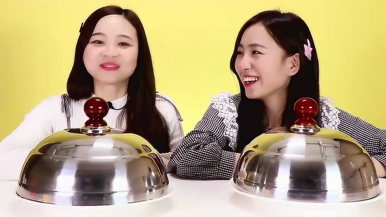 小伶玩具:小伶挑战吃超辣薯片,看着好辣啊!-美食-搜狐