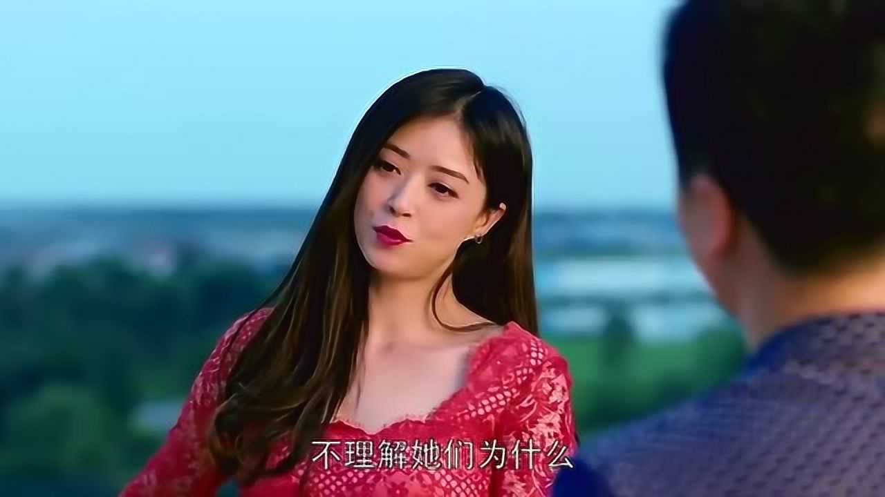 欢乐颂樊胜美换上曲连杰准备的衣服谈感觉这肚子上的肉出镜