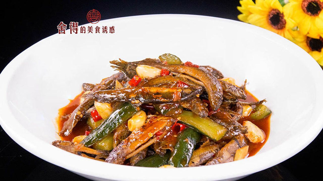 泥鳅烧黄瓜简单家常好吃下饭泥鳅营养丰富孩子宜常吃