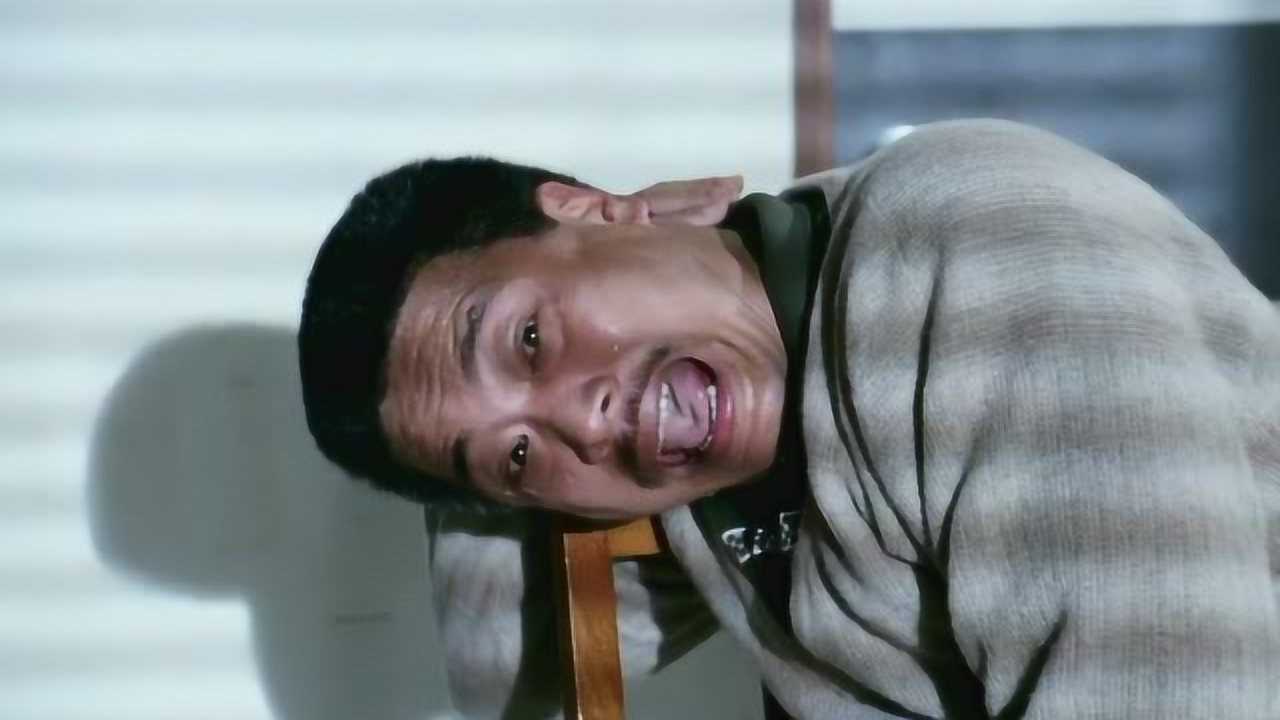 逃学威龙吴孟达原本像个小孩没想到她的出现让他突然变得很男人