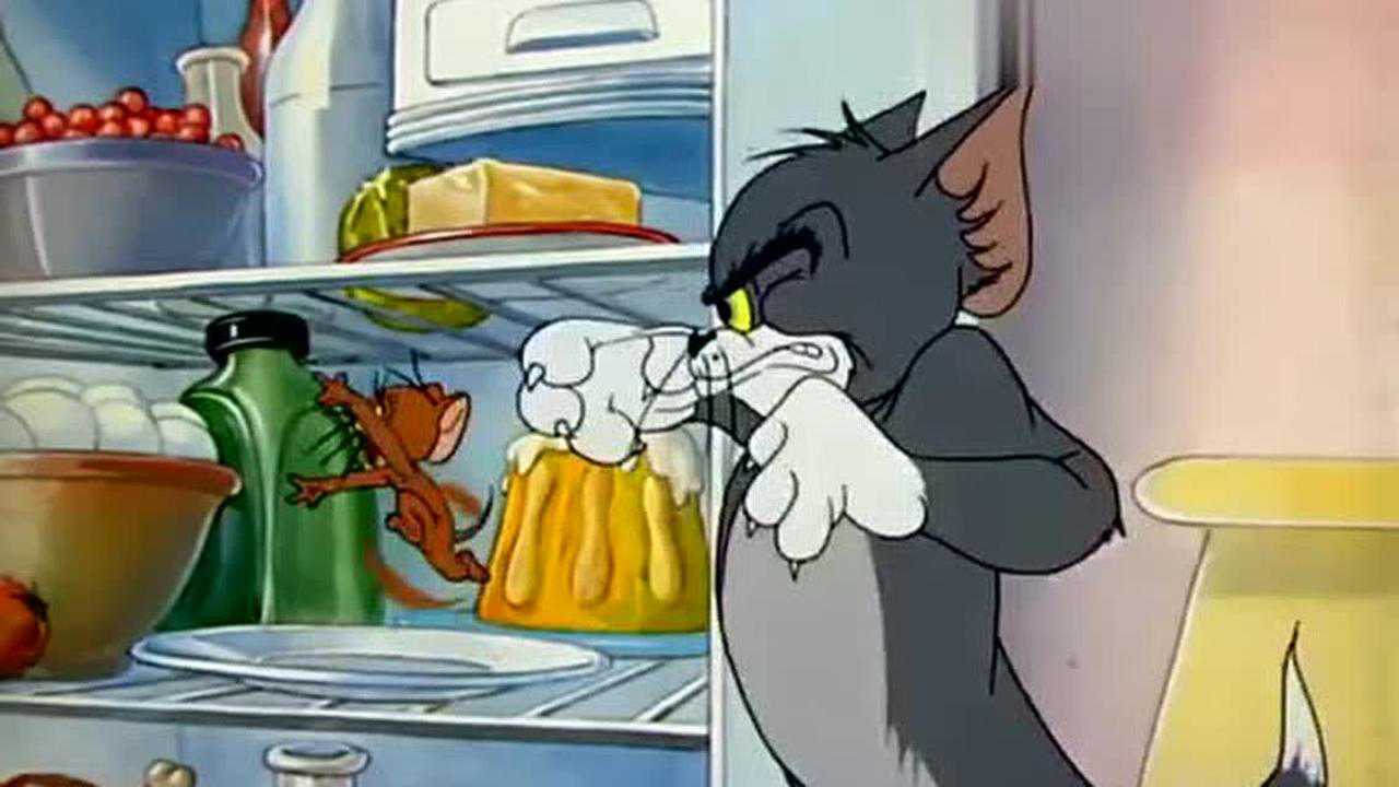 猫和老鼠汤姆猫喝酒在冰箱里翻好吃的给小老鼠杰瑞