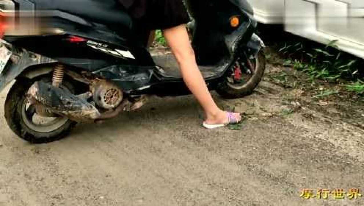 142思思电启动踏板摩托车思思骑踏板摩托车美女踩发摩托车