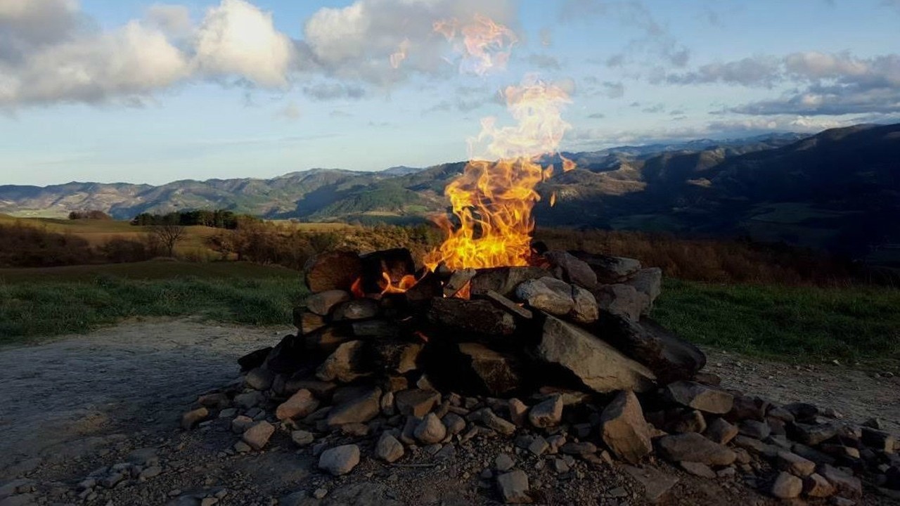 世界上最小的火山不到3厘米高一手就能握过来