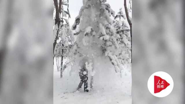 青海西宁迎初雪 市民集体找童年