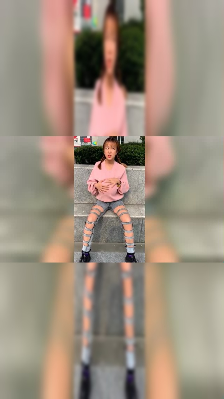 美女吃太饱，肚子都撑大了，被误以为怀孕了呢！_高清