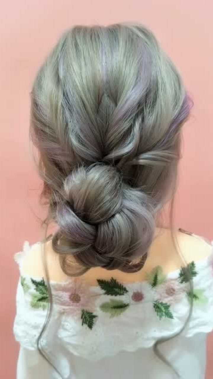 一款简单随性的低马尾盘发,气质甜美,妈妈扎着也是小仙女哦!