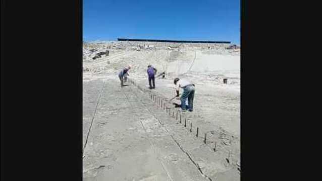 实拍石匠开石工地,难道愚公移山用的就是这个办法吗?