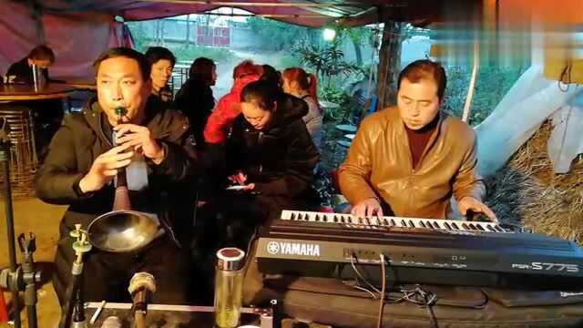 唢呐吹奏歌曲《高天上流云》,经典老歌,非常好听