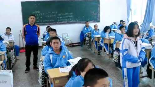 初中生在课间唱了一段《光年之外》，全班同学和老师都热烈鼓掌 - 腾讯视频