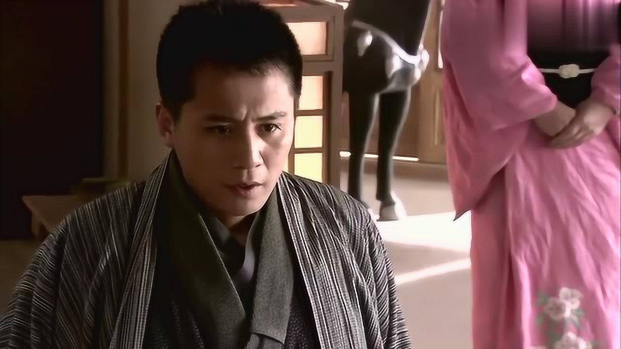 火线三兄弟:二林这演技,料理店的美女都心疼了,太高明了!