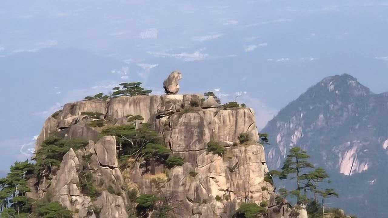 黄山上最具传奇的的石头猴子观海石