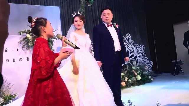 小花童婚礼现场献唱歌曲,实在太羡慕了