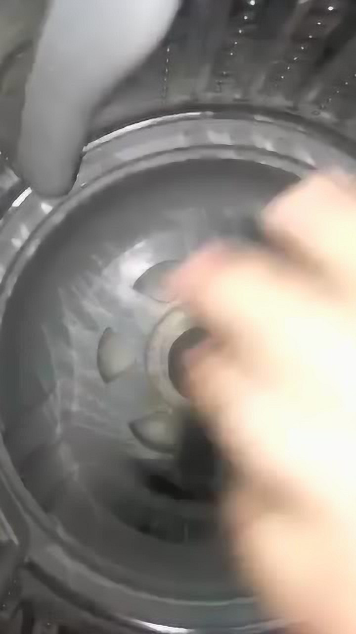 清洗圈波轮全自动洗衣机清洗提取内筒拆卸大螺母方法