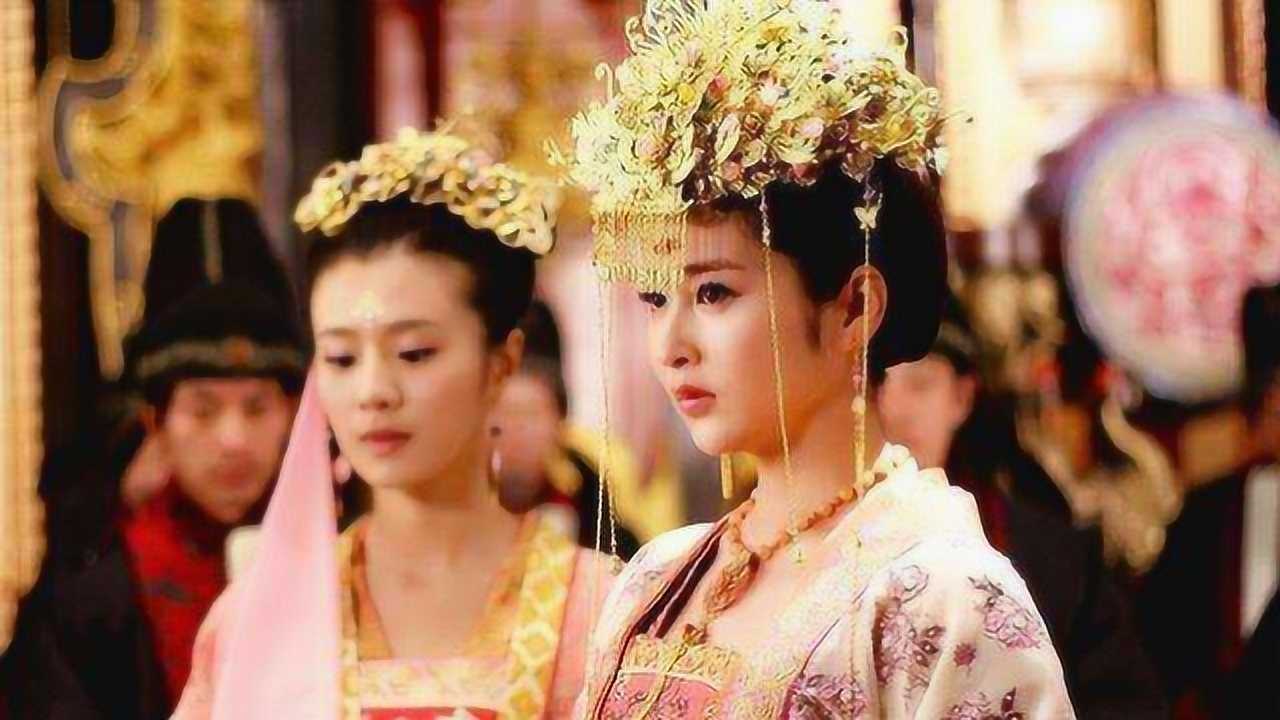 公主被迫卖身为奴,被富家小姐妒忌欺负,恢复公主身份后马上复仇