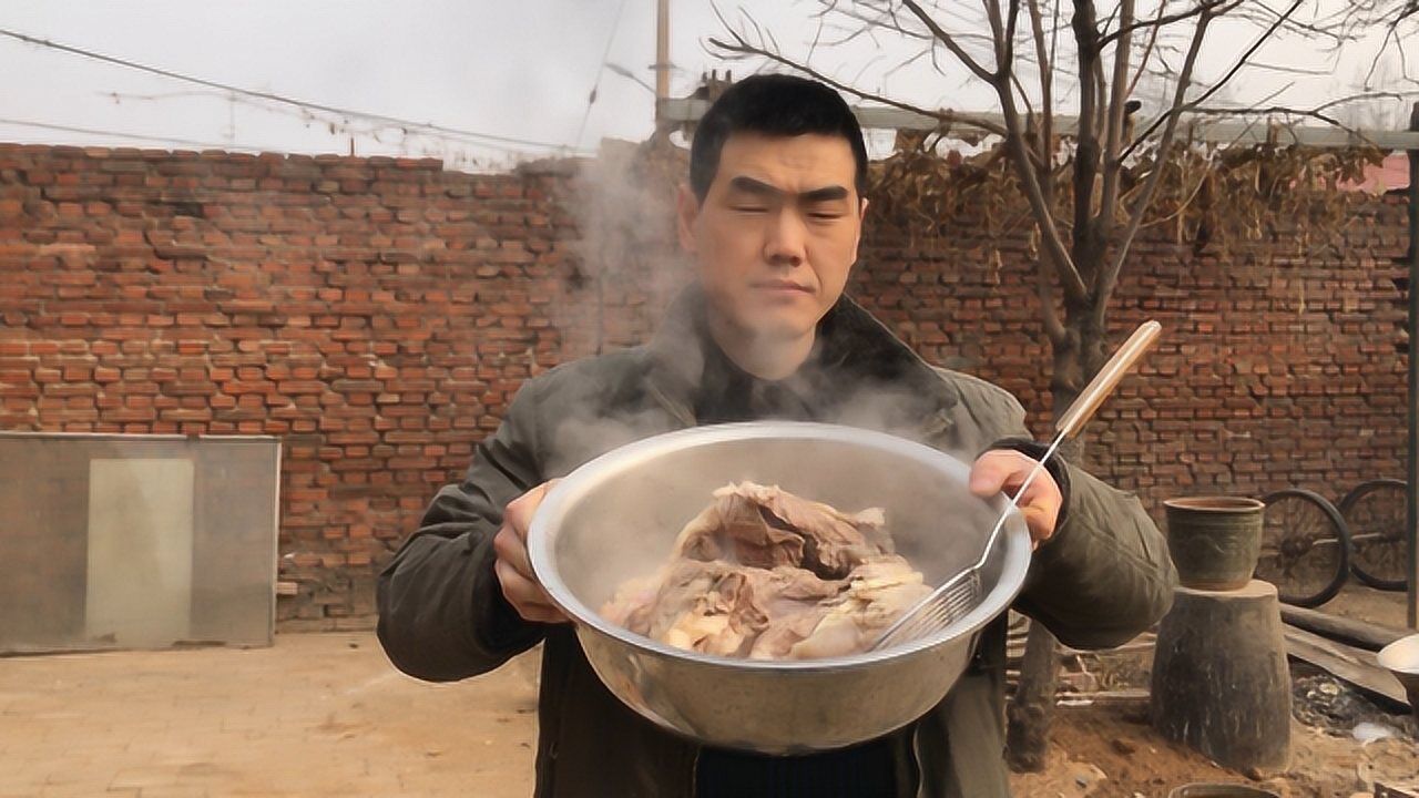 4斤多羊肉炖了一大锅170块钱的羊肉6个人吃居然没吃完