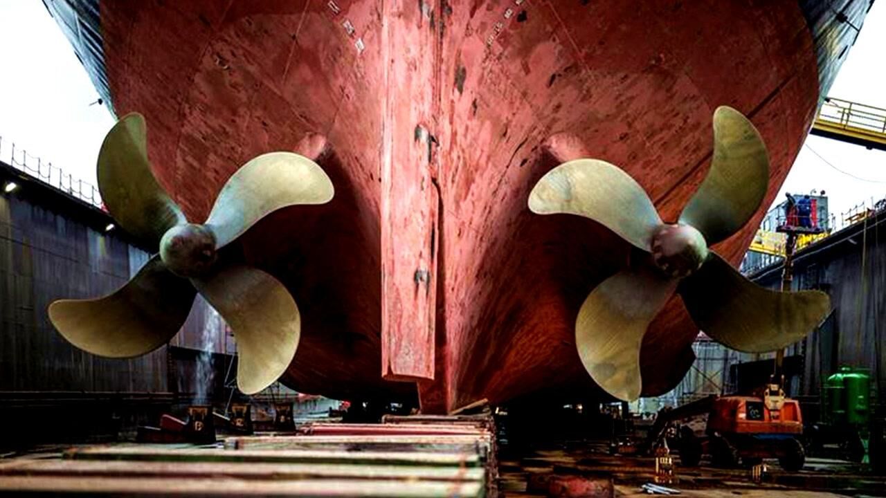 为什么几百吨的大货轮,都不用很大的螺旋桨呢?