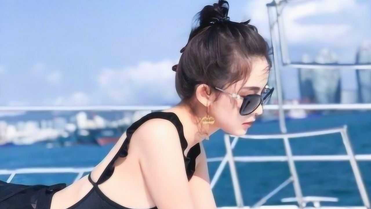 古力娜扎晒游艇度假美照穿露背泳装大秀迷人身材网友太性感