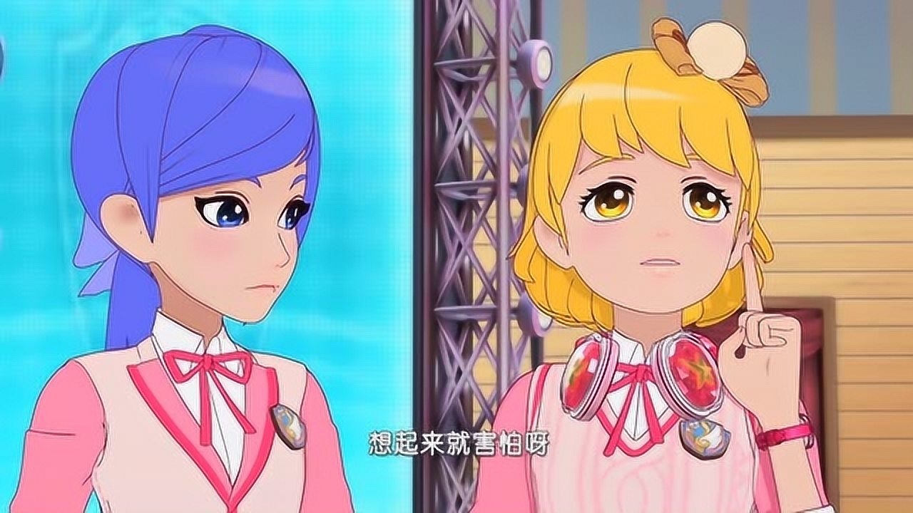 菲梦少女雪艳的将军表演设计高难度动作在舞台上摔倒进了医院