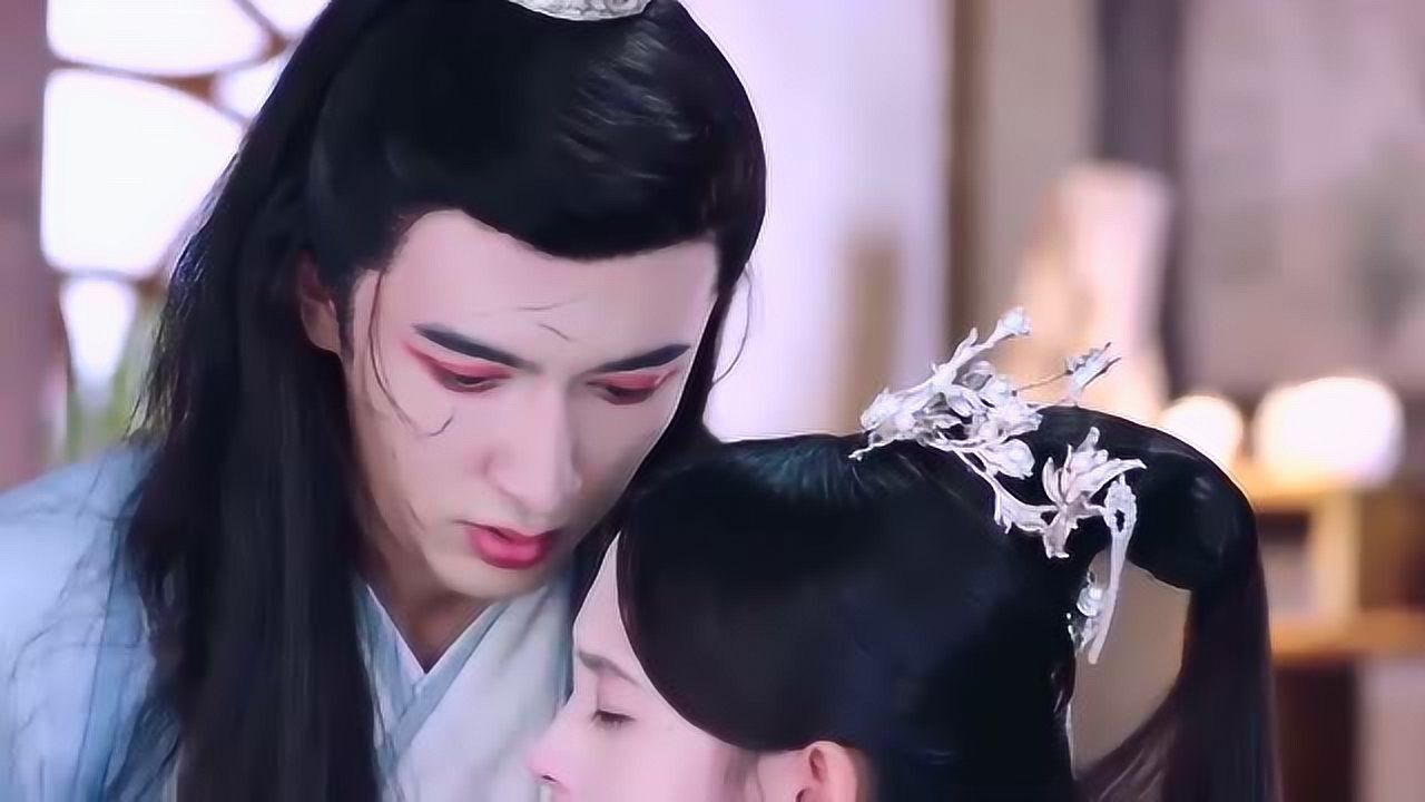 芸汐传:芸汐拿心头血救秦王,最后一刻她的神器起作用,保她一命!