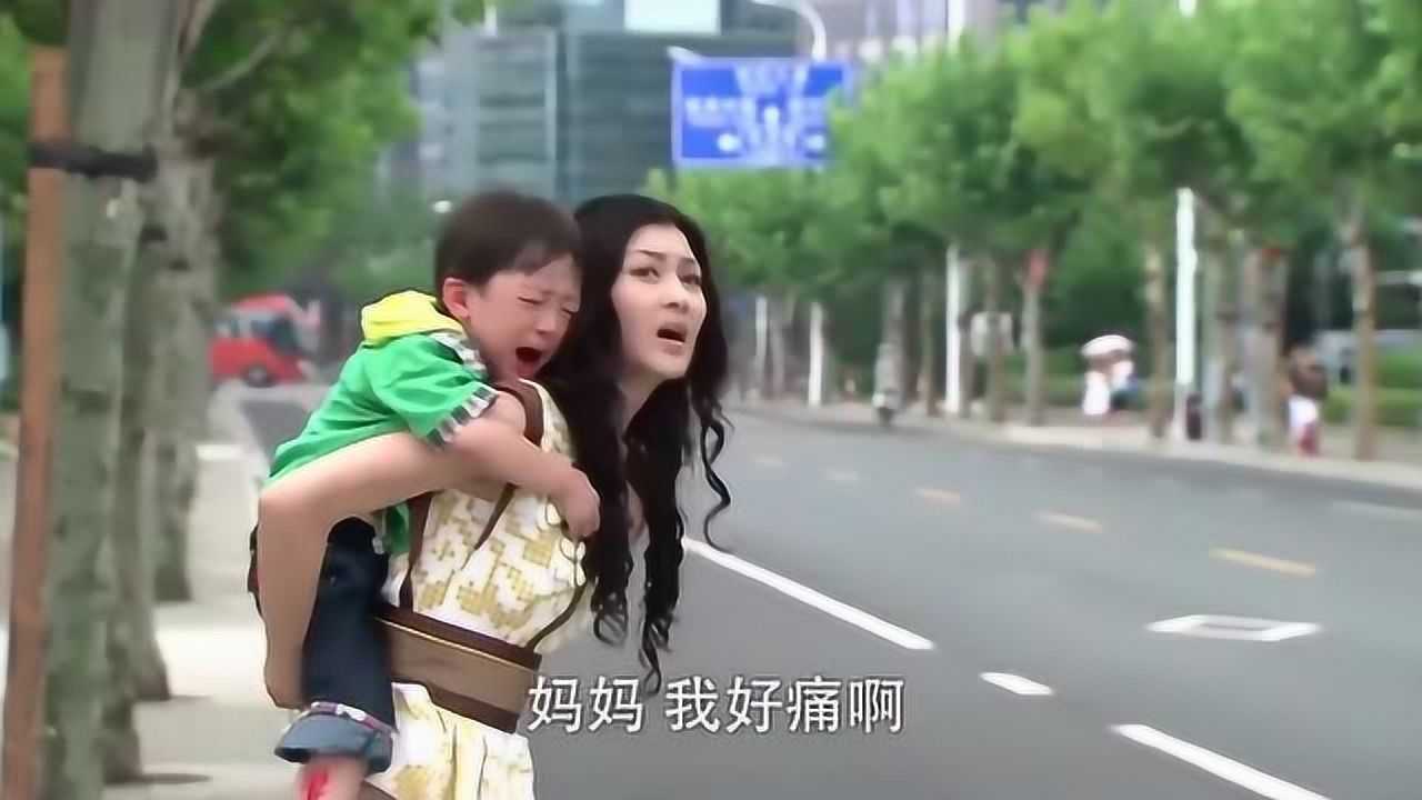 回家的诱惑:艾莉背着孩子去医院,遇到洪家的人扭头就跑!_腾讯视频