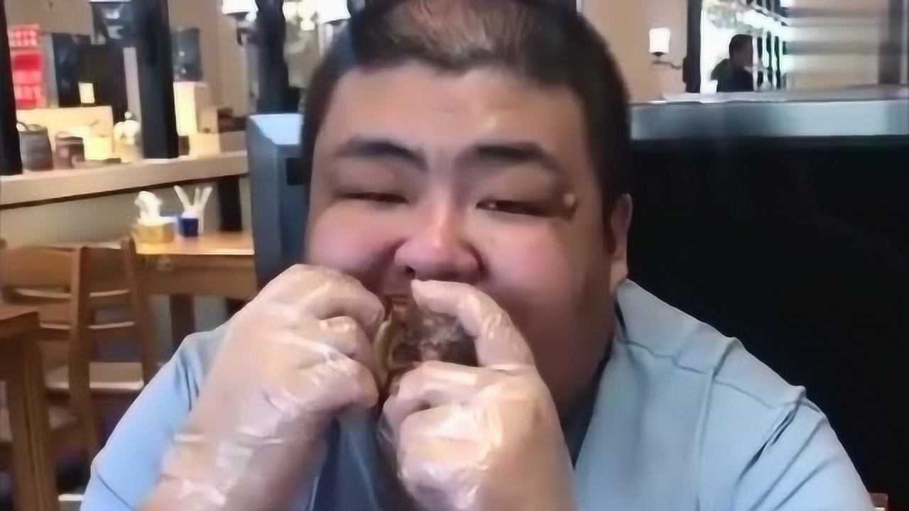 大胃王红雨老师看到不怕死的商家红雨老师二话不说把老板盘哭了