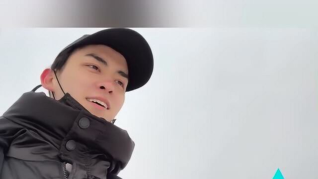 杨淘展现自己个人技,还带大家去看雪,风景很漂亮