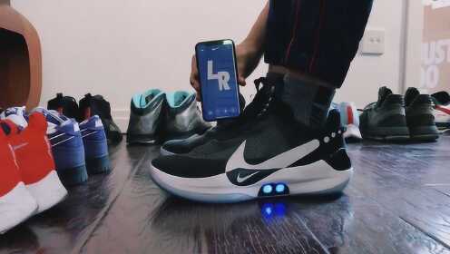 新鞋开箱 可以用手机遥控系鞋带的Nike Adapt BB