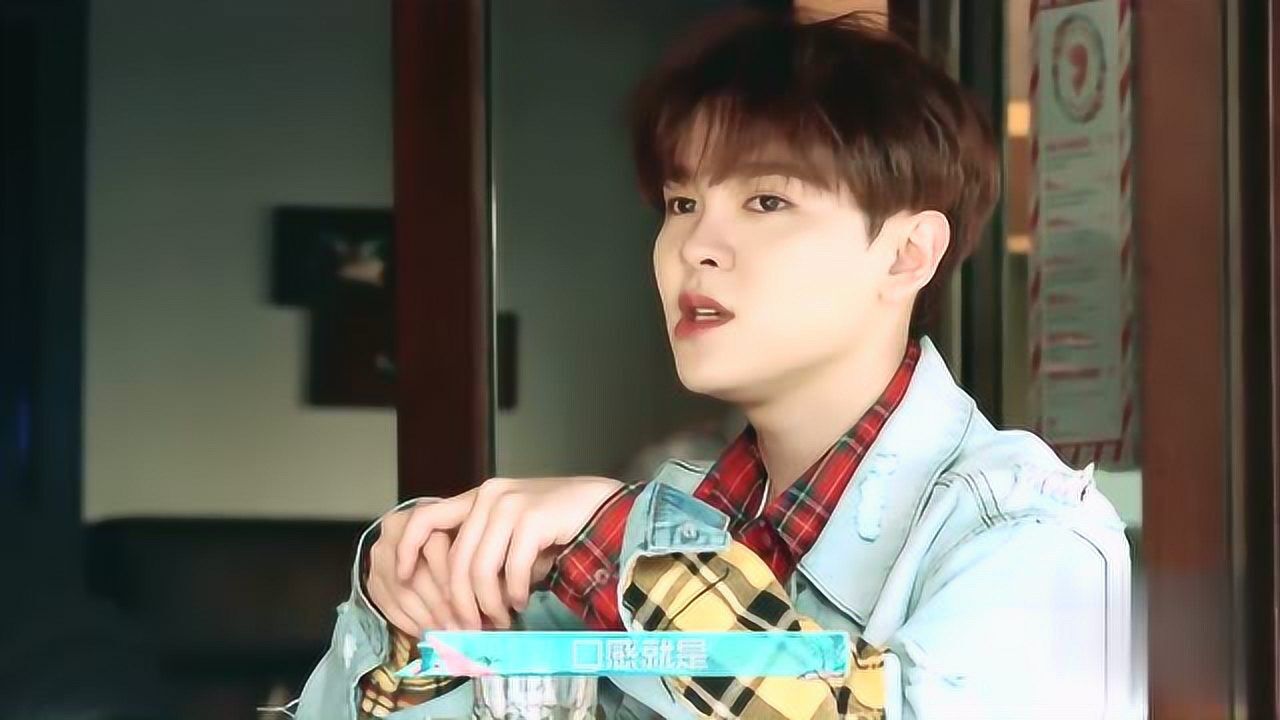 小鬼大口吃牛排尤长靖这个评价费启鸣捂嘴偷笑
