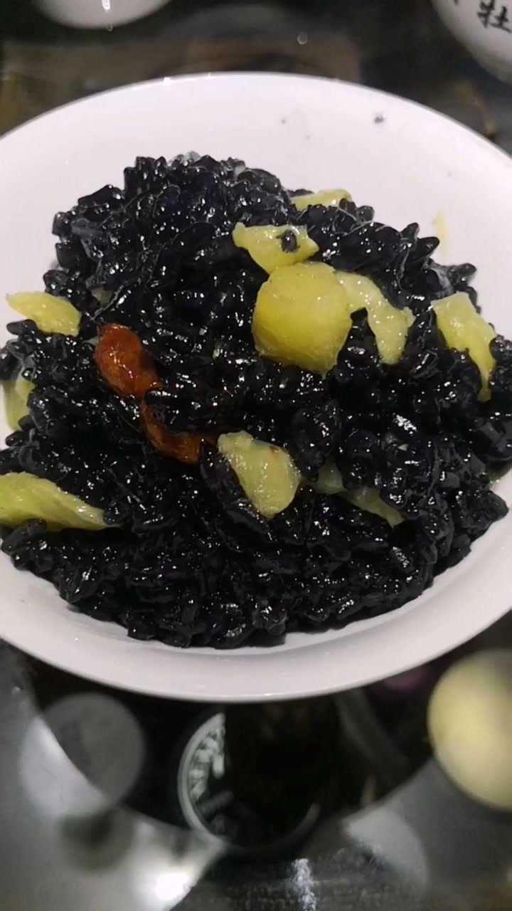 云南少数民族美食与江南特色美食的完美融合菠萝乌饭