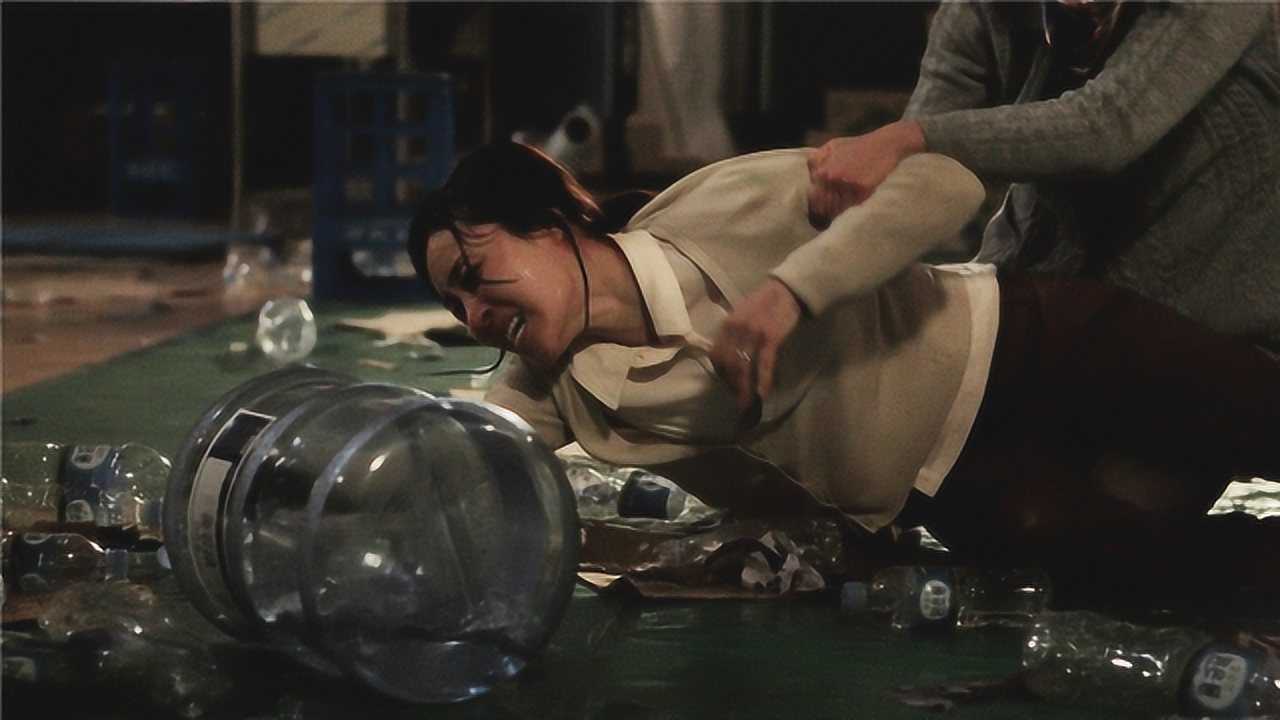 变异铁线虫寄生女子体内,操控她的精神,最终口渴异常丢掉性命