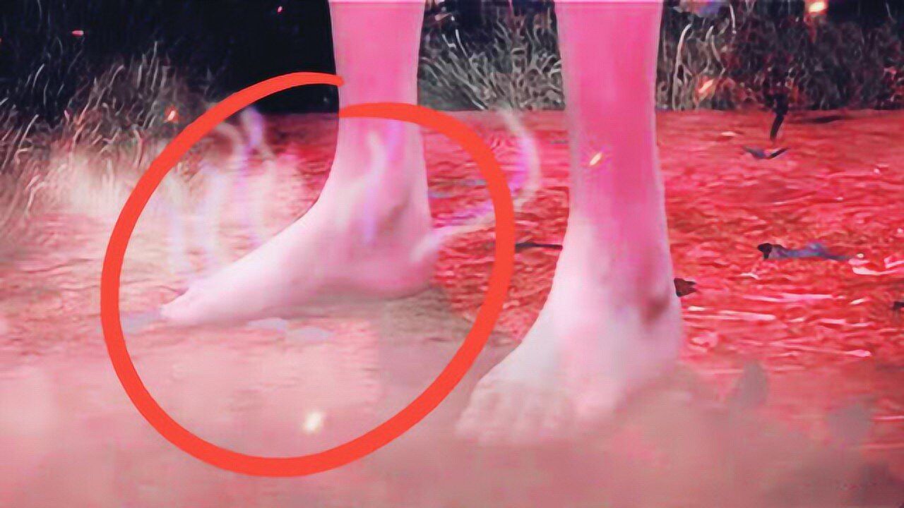 斗罗大陆唐三给小舞捏脚时竟发现小舞有脚气太可怕了