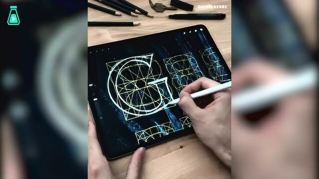小哥用iPad来设计字体,全程各种舒适,羡慕了