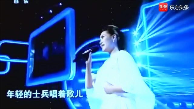 雷佳演唱歌曲《晚风吹过哨塔》