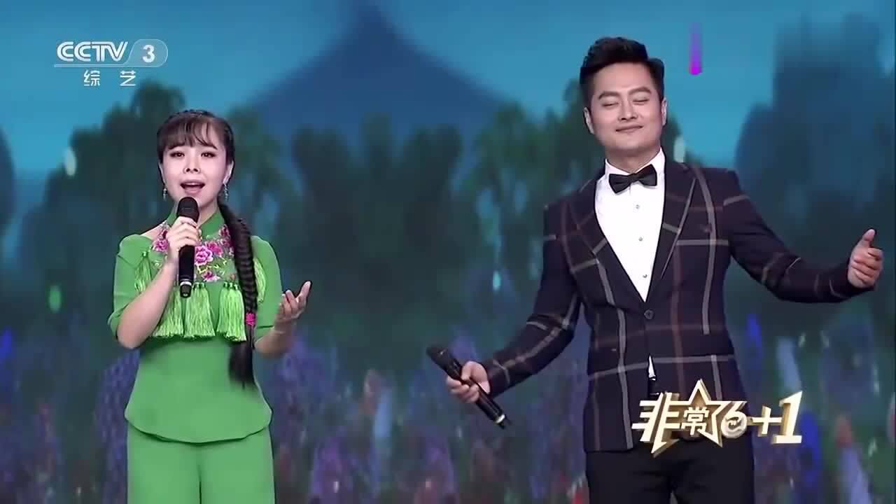 王二妮和云飞深情对唱拉手手亲口口听了一遍还想听的歌