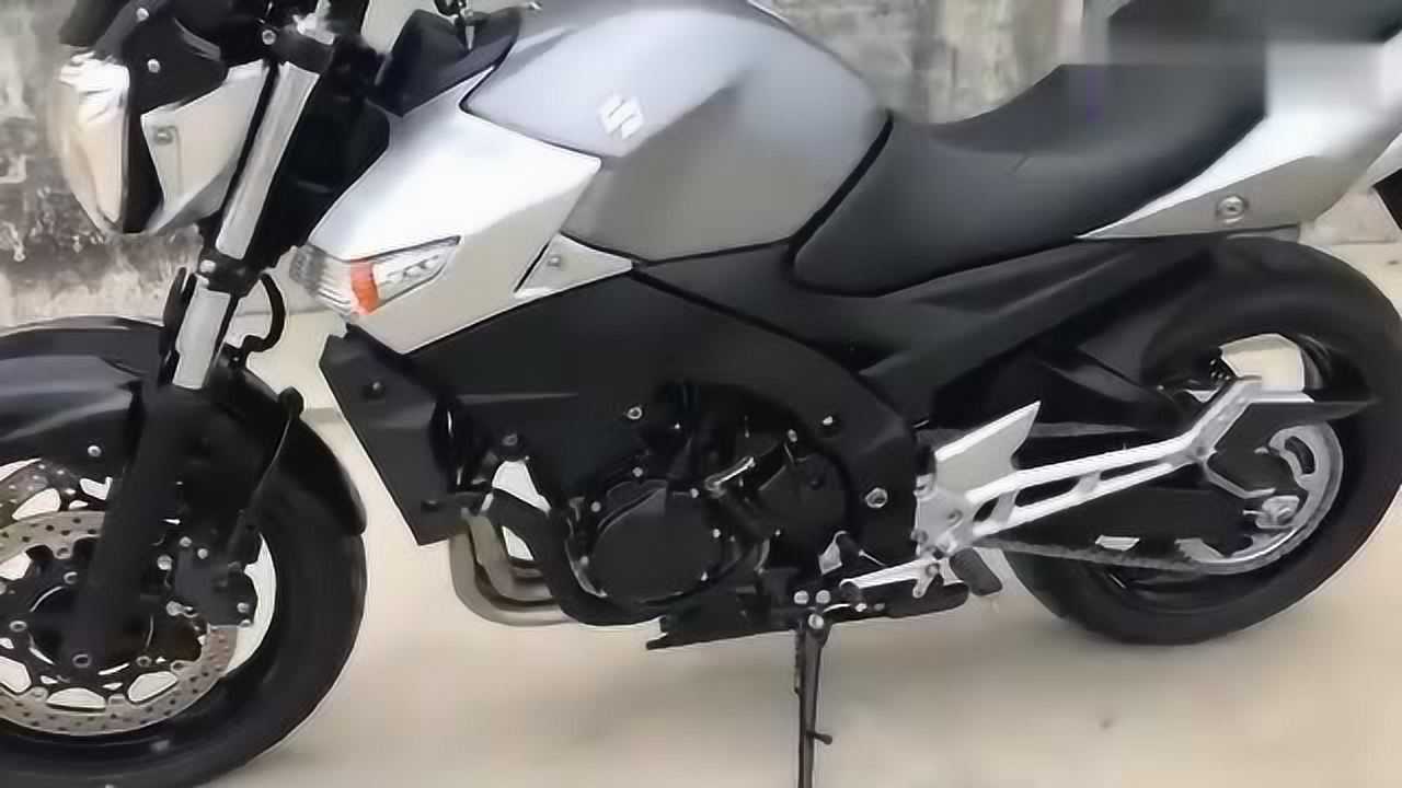 铃木bk600摩托车动力强劲声浪相当悦耳