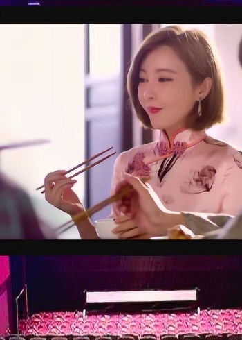 月老神龟现代美女在民国吃饭脱鞋子偶买噶