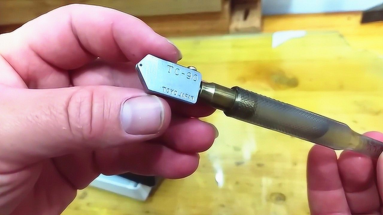 玻璃刀是如何切开玻璃的?还不知道原理的,看仔细了_腾讯视频
