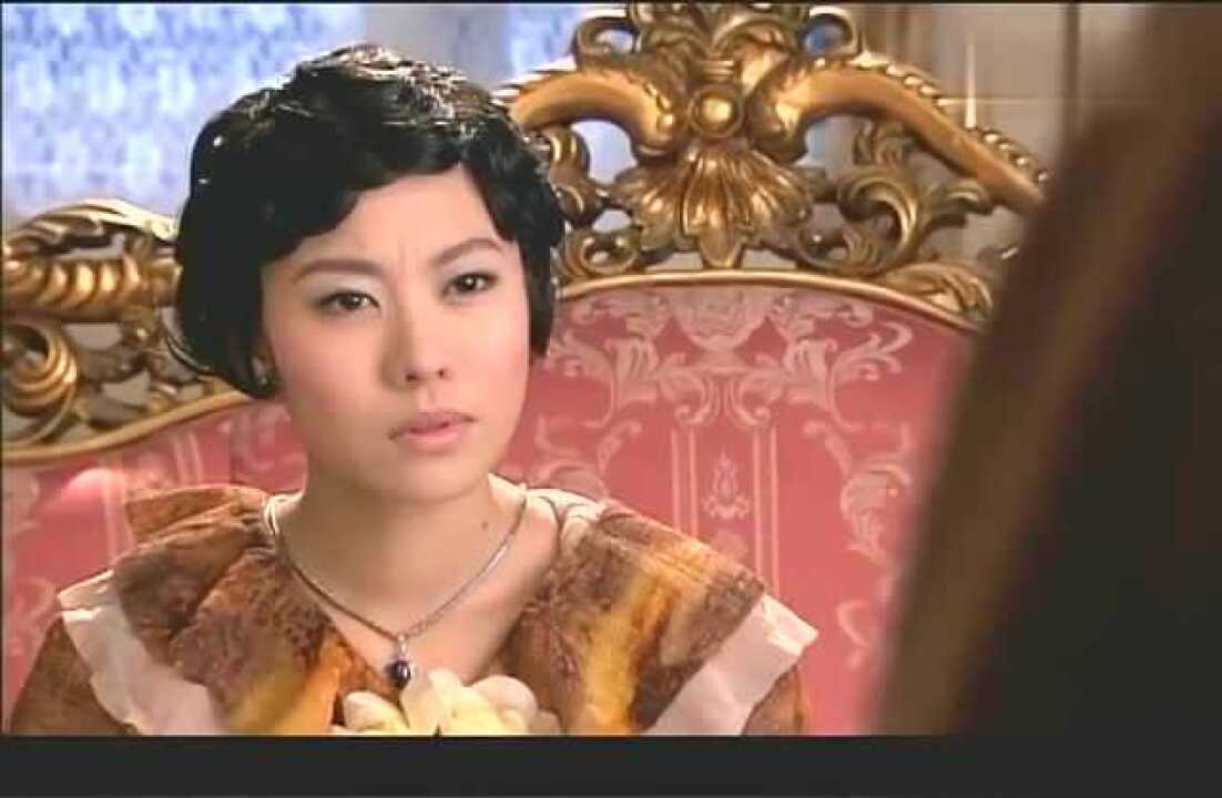 东陵大盗王绍仪盗了慈禧墓来找女伯爵见了女伯爵就一把搂住