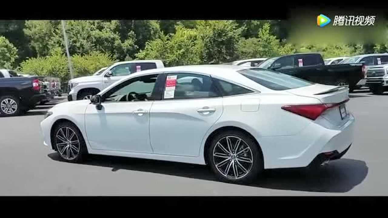 看谁更运动!丰田凯美瑞vs丰田avalon!