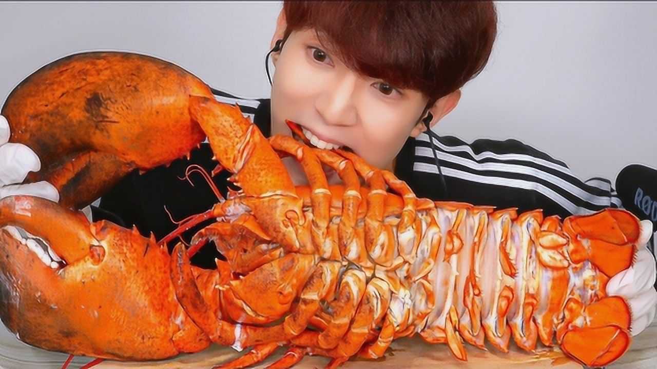 大胃王吃巨型波士顿大龙虾,大口吃得真带劲,网友:馋得直流口水