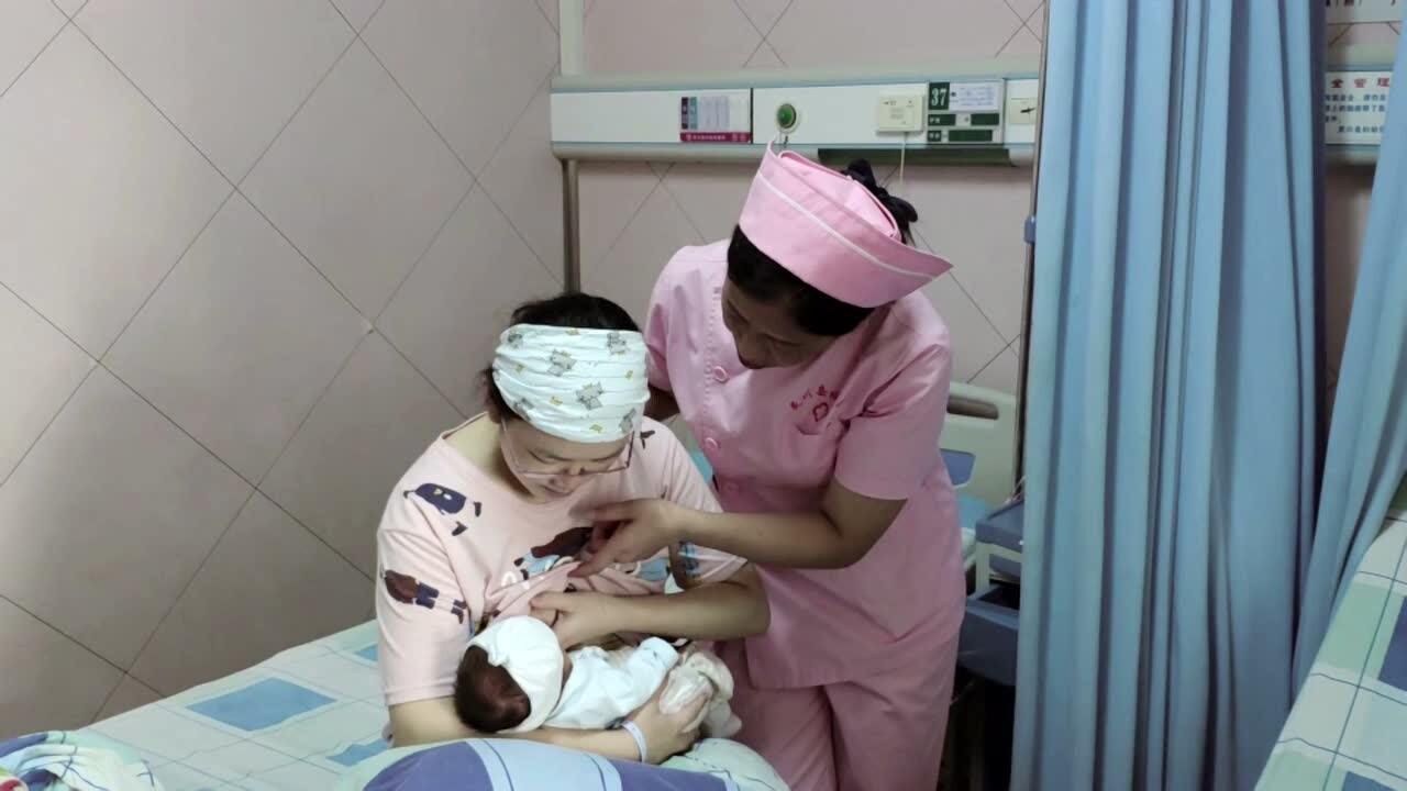 《5分钟get母乳喂养的正确姿势》_腾讯视频