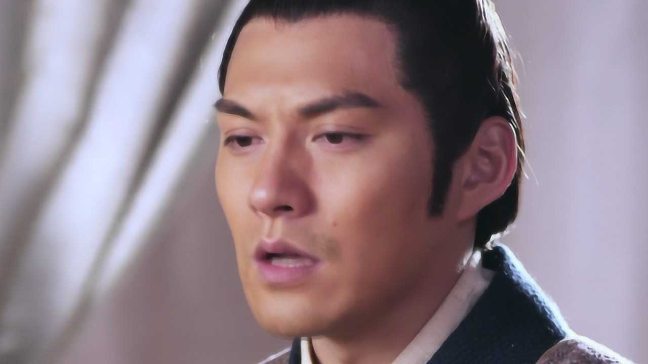 秦叔宝将包袱放在桌上玉儿甚是不解秦叔宝也是无奈啊