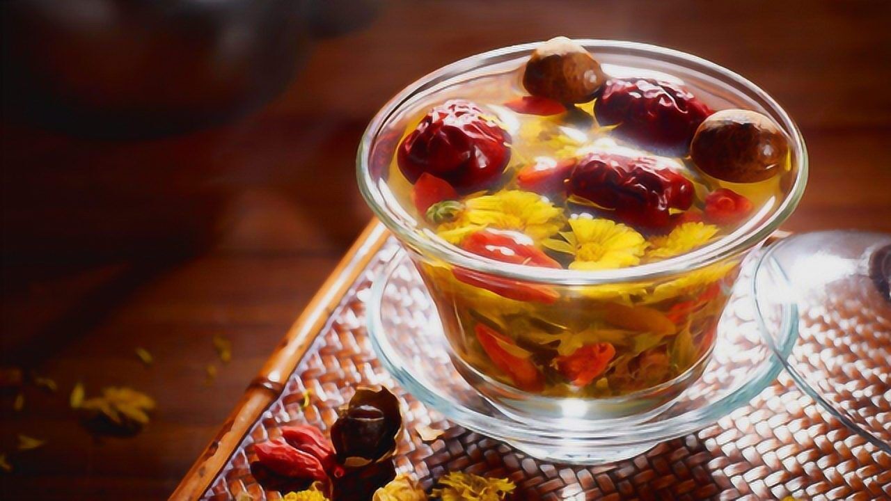 枸杞菊花加红枣泡水喝这作用太神奇了搞定了男人女人的大难题