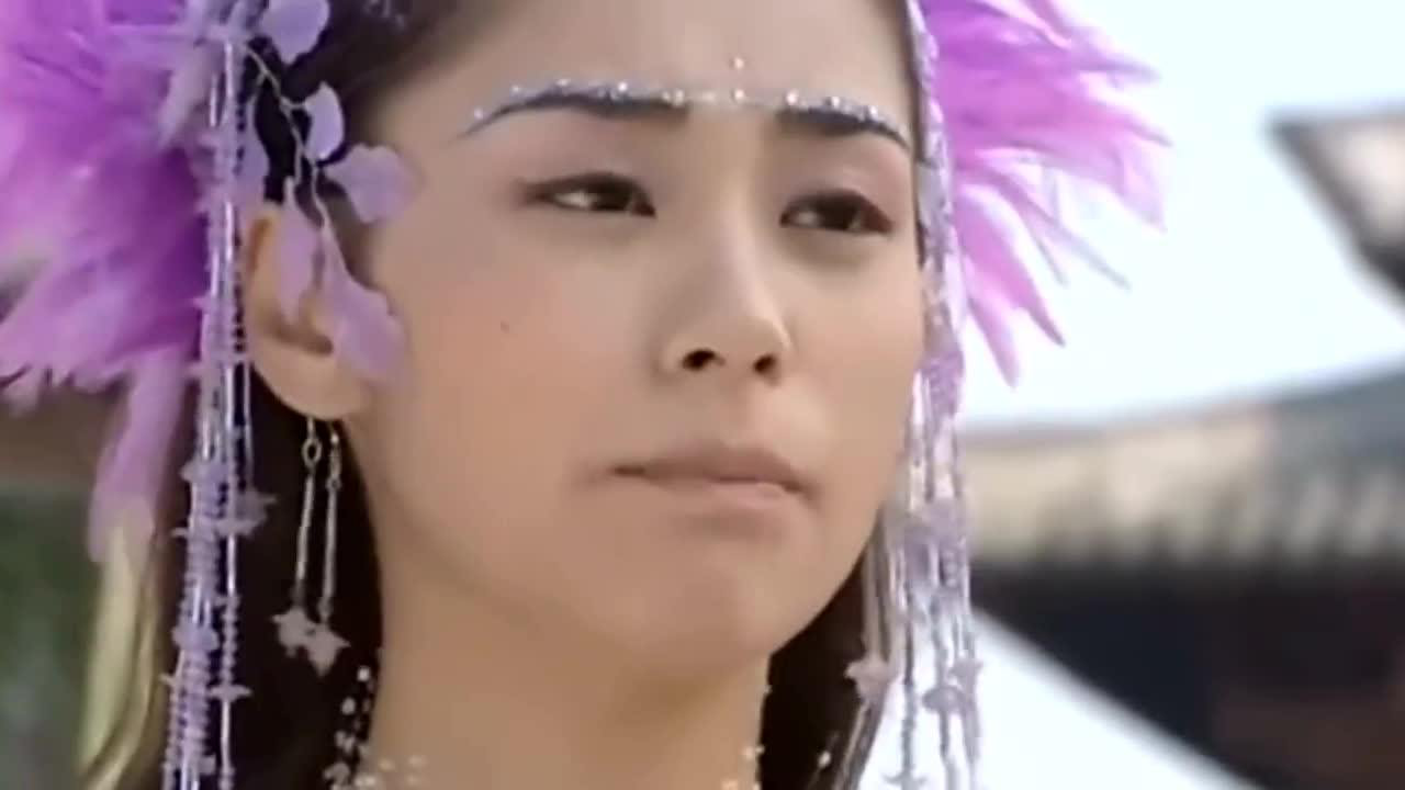 紫兰仙子出场，美到超凡入世，一颦一笑都足以倾倒众生