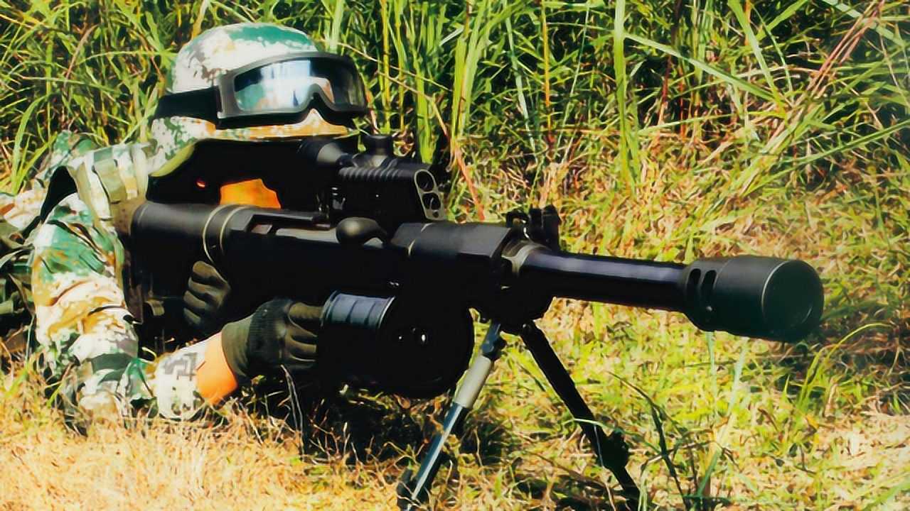 多变!中国"狙击榴"开启破甲模式,两指厚军用钢板被1发射穿