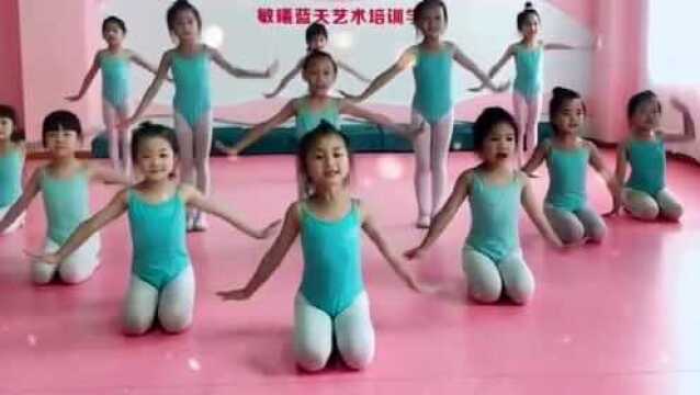 幼儿舞蹈《你笑起来真好看》,宝贝们笑起来的模样,真是太可爱了