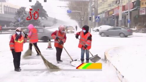 哈尔滨迎来强降雪 环卫工人以雪为令 迎风而上