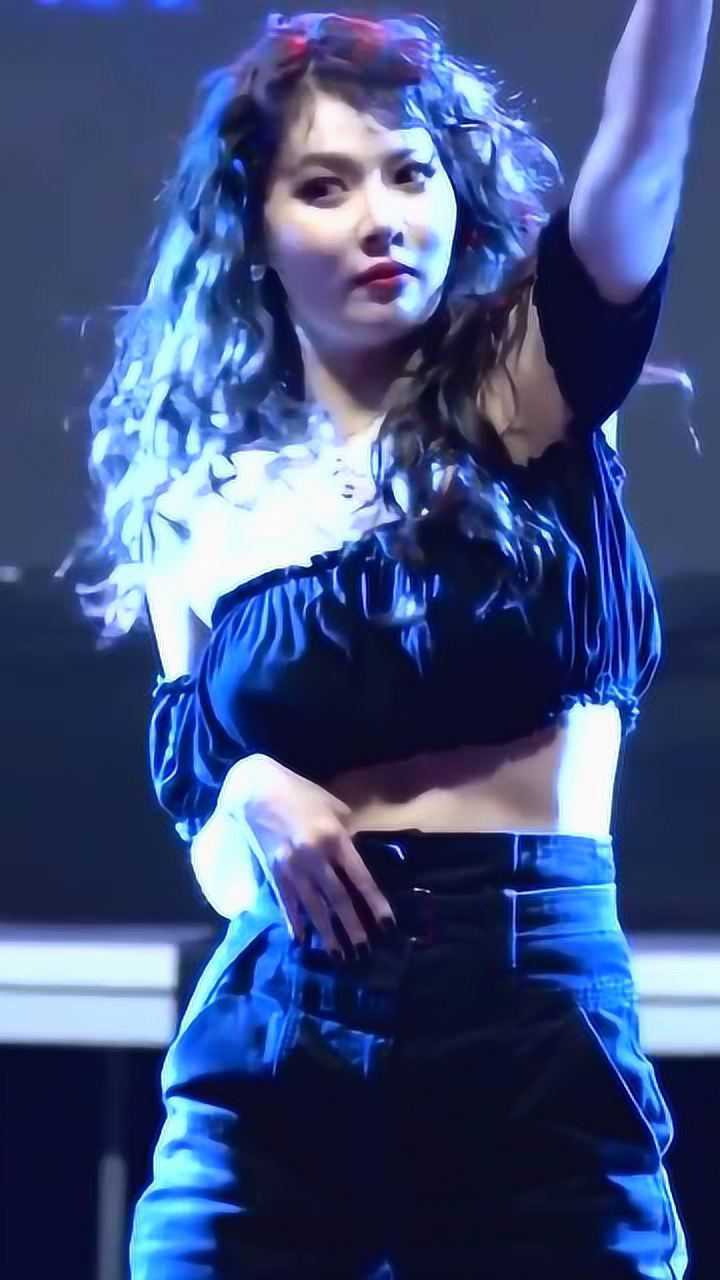 论甩胯这个动作,属金泫雅做的最帅了