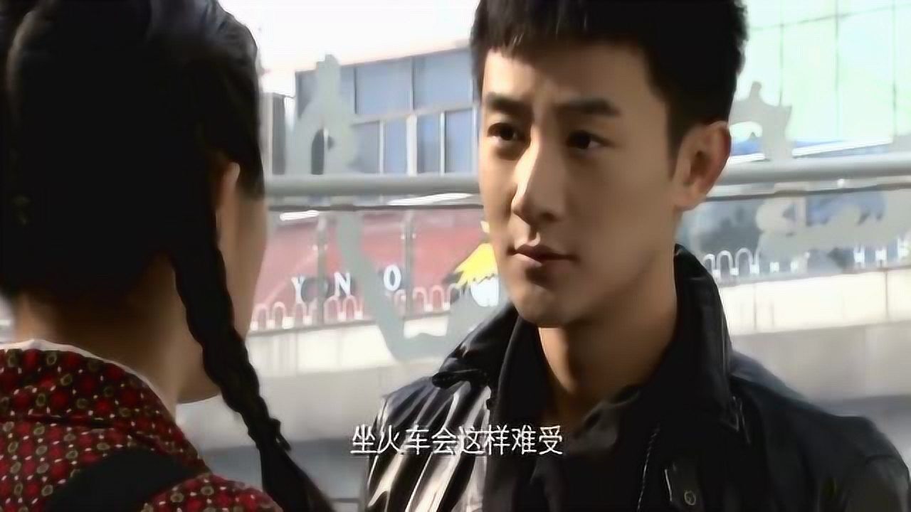 穷孩子富孩子农村姑娘晕车太难受富二代心疼了非要背着走